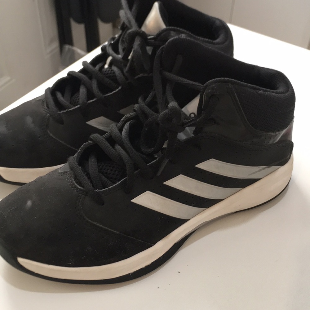 Adidas boys basketball hi tops sneakers size 5.5